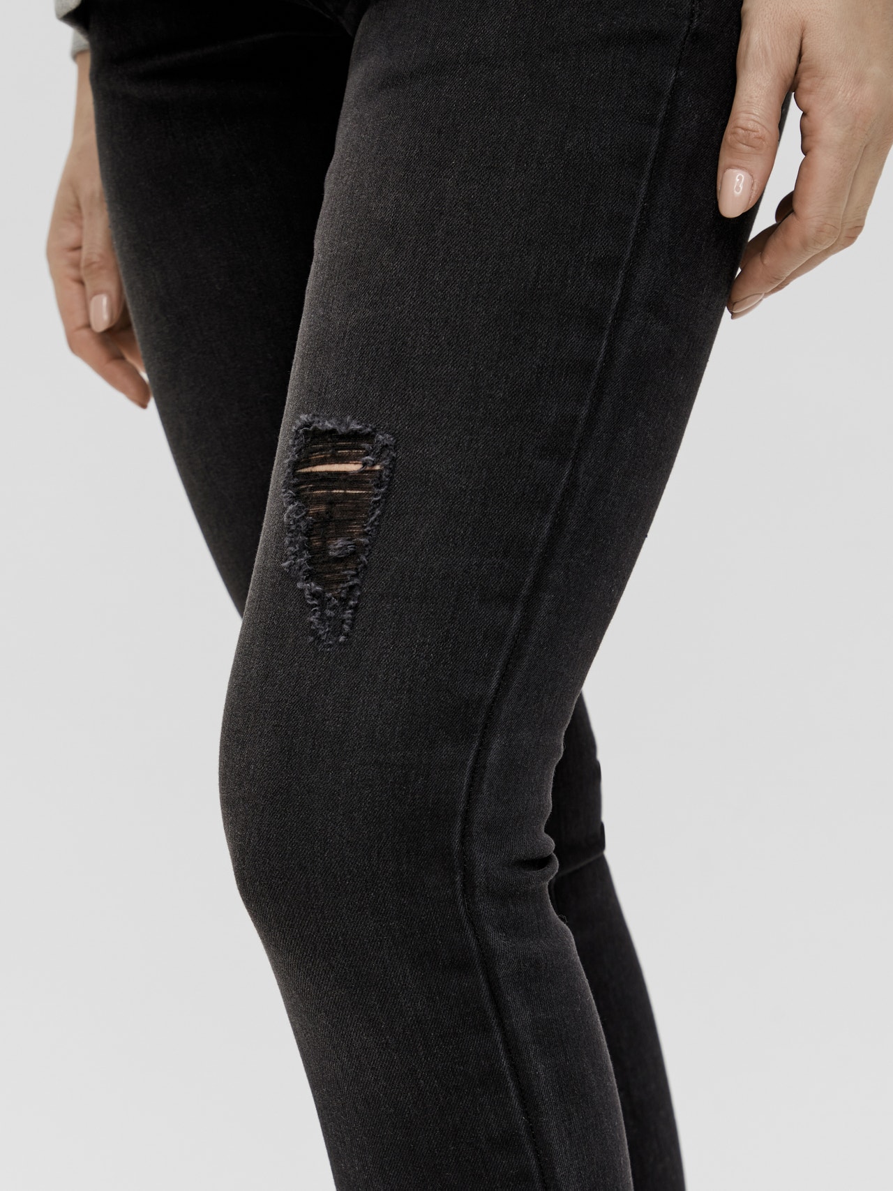 MAMA.LICIOUS Krój slim Jeans -Black Denim - 20013120