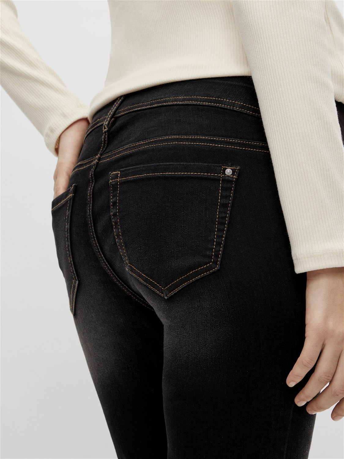 MAMA.LICIOUS Krój slim Jeans -Black Denim - 20015900