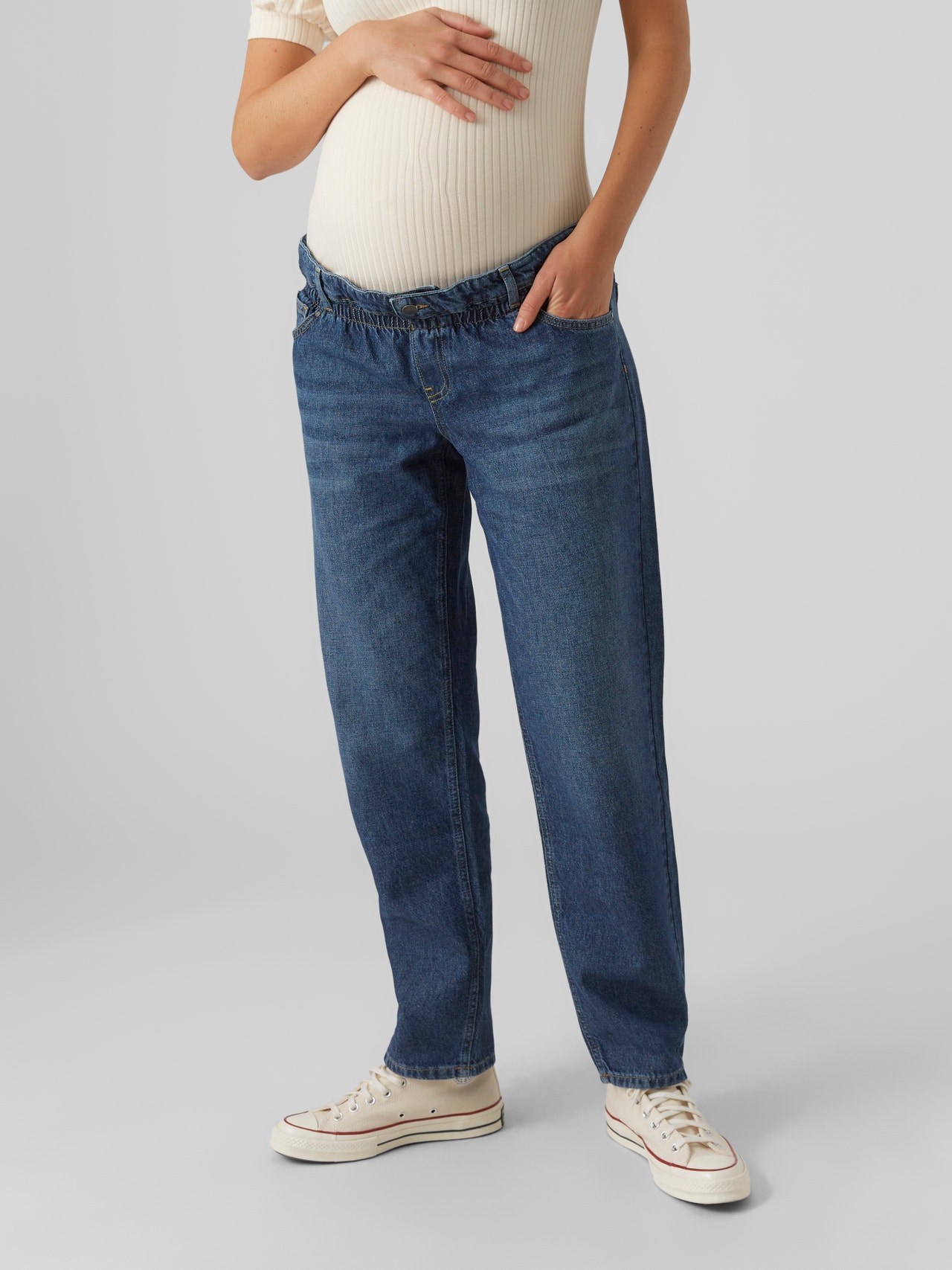 MAMA.LICIOUS Krój mom Średnia talia Jeans -Medium Blue Denim - 20020270