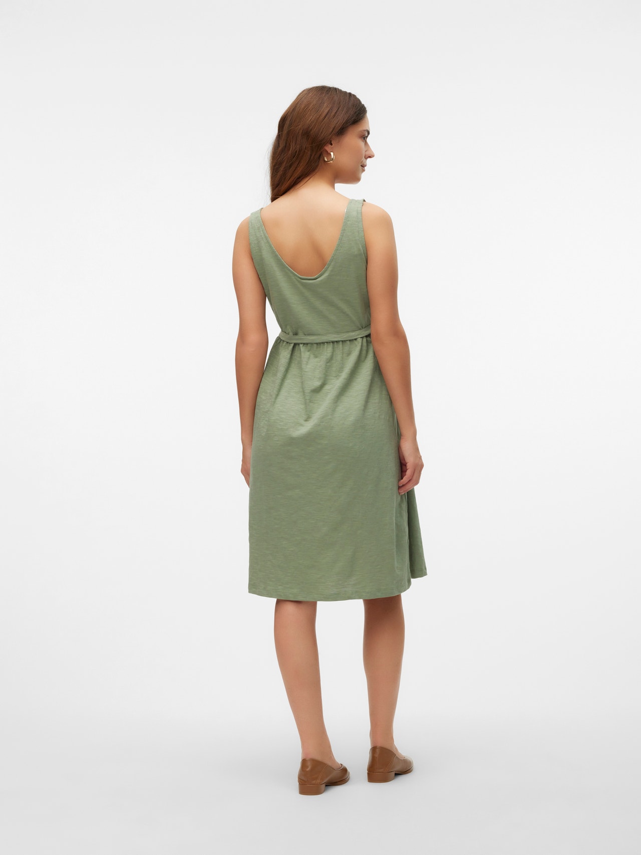 MAMA.LICIOUS Vestido corto Corte regular Cuello en U -Hedge Green - 20020355